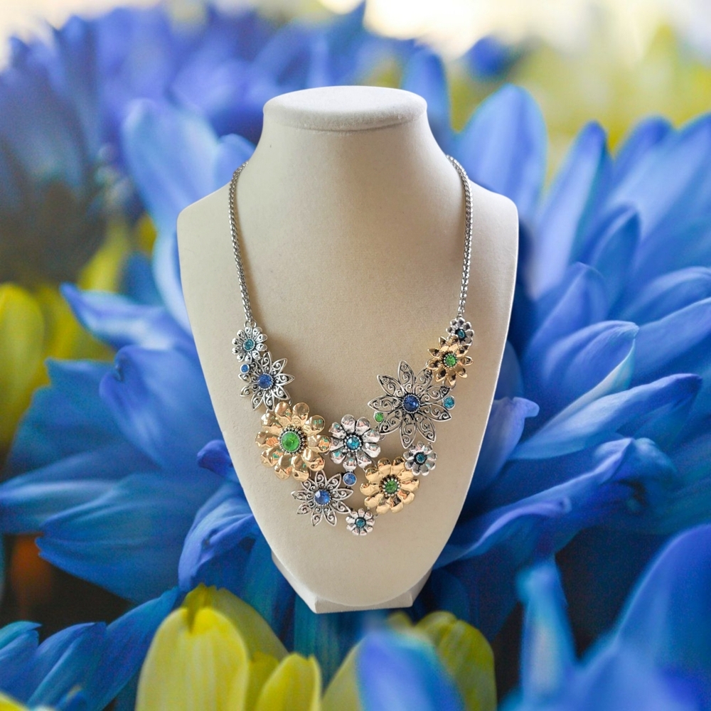 Scroll by Dillard's | NWT Multicolor Floral Crystal Statement Necklace